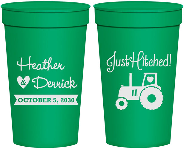 Personalized Wedding 32 oz Stadium Cups - Just Hitched Tractor | 482